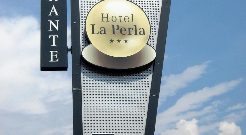 贝林佐纳 Hotel La Perla 3星级 酒店 设施