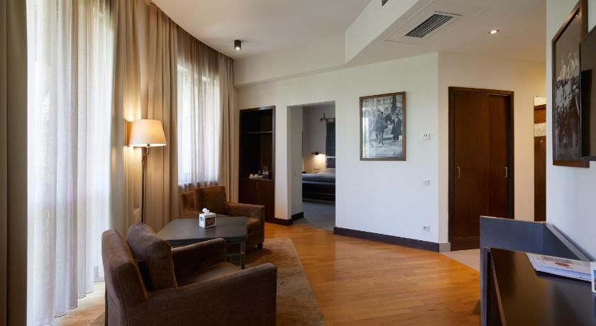 Image of Executive Suite 0
