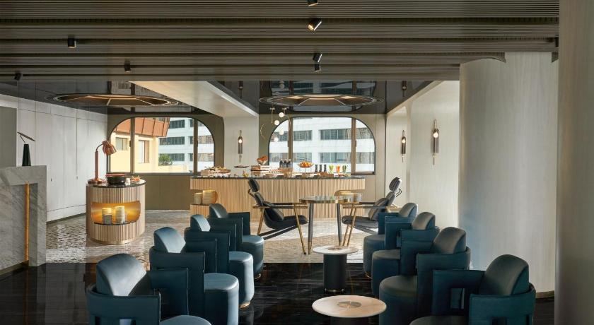 Image of Executive Room, Executive lounge access, Guest room, 1 King, City view 5