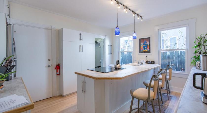 Portland (ME) Peaceful Oasis on Munjoy Hill 1st flr 3BR parking 4-Star Accommodation exterior