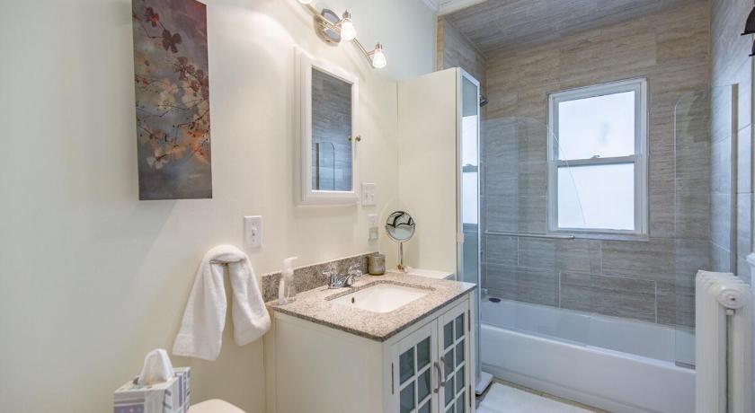 Portland (ME) Peaceful Oasis on Munjoy Hill 1st flr 3BR parking 4-Star Accommodation suite