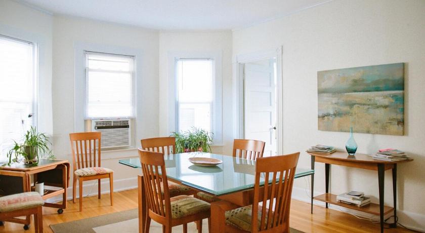 Portland (ME) Peaceful Oasis on Munjoy Hill 1st flr 3BR parking 4-Star Accommodation lobby