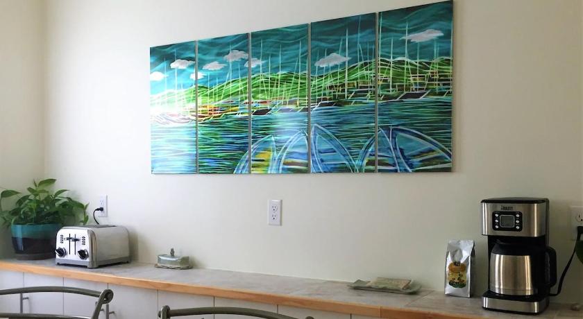 Portland (ME) Peaceful Oasis on Munjoy Hill 1st flr 3BR parking 4-Star Accommodation restaurant