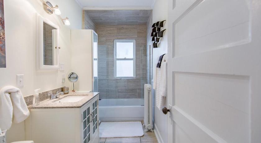 Portland (ME) Peaceful Oasis on Munjoy Hill 1st flr 3BR parking 4-Star Accommodation view