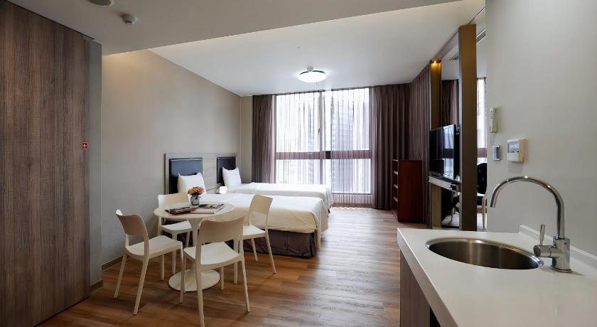 Image of Deluxe Quadruple Room 9