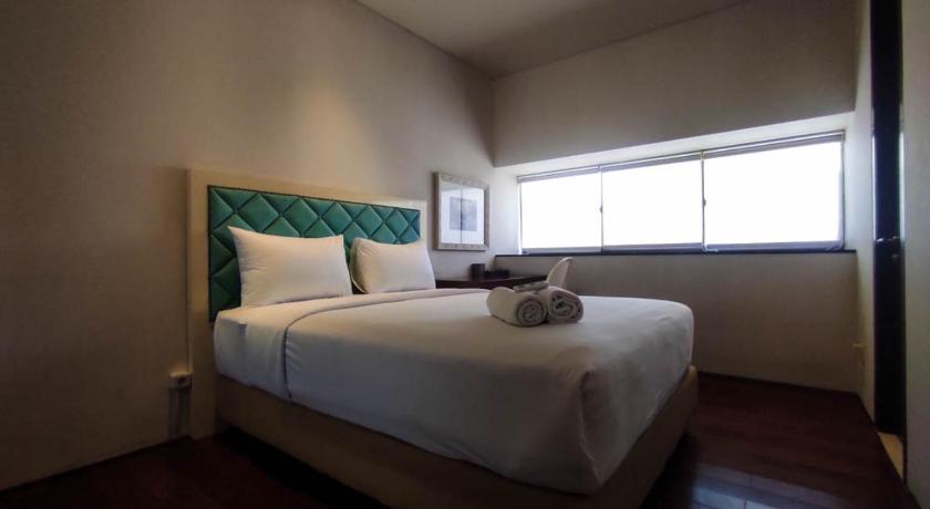 Apartment 3BR at Sumatra36 Surabaya By Travelio - image 2
