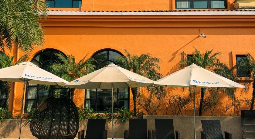 ハノイ Wyndham Sky Lake Resort and Villas 4つ星 ホテル 客室