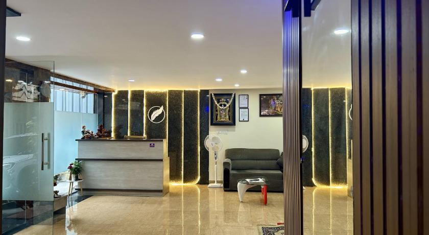 White Feather Hotel – Bangalore, MN