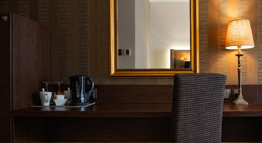 Szoba kétszemélyes vagy 2 külön ággyal és erkéllyel (Double or Twin Room with Balcony) fotója 8