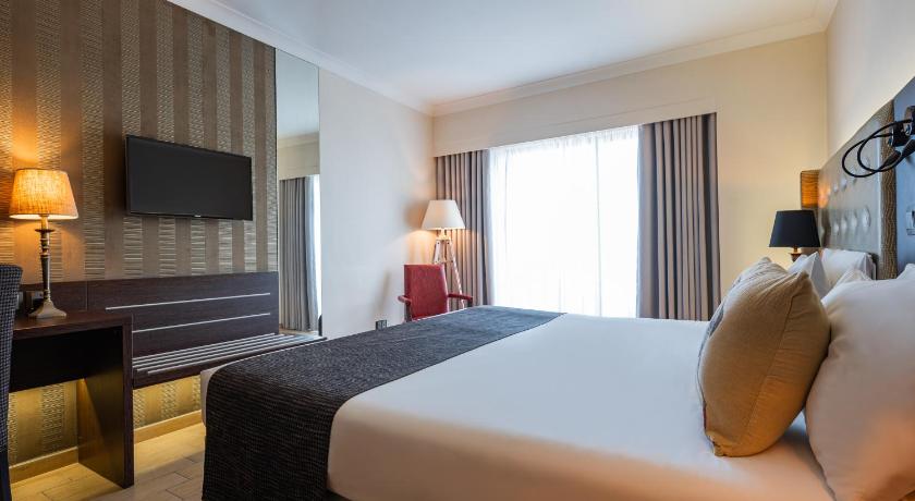 Szoba kétszemélyes vagy 2 külön ággyal és erkéllyel (Double or Twin Room with Balcony) fotója 3