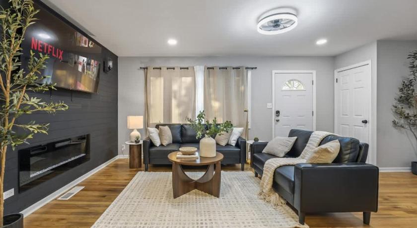 Joliet Cozy Oasis 4BR