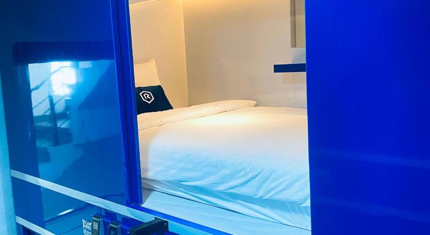 Rosalyne Sleepbox Denpasar Bali - image 16