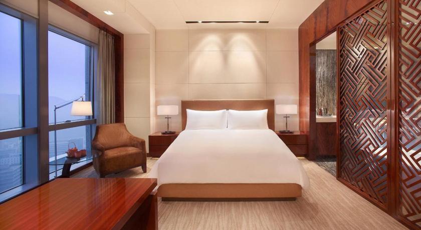 Image of 1 King Bed Club Access 1