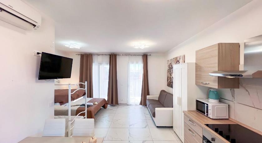 New vibrant apartment in Bibione - image 3