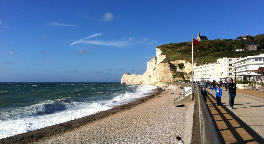 Les Loges Le Clos des Hautes Loges 3-Star Hotel exterior