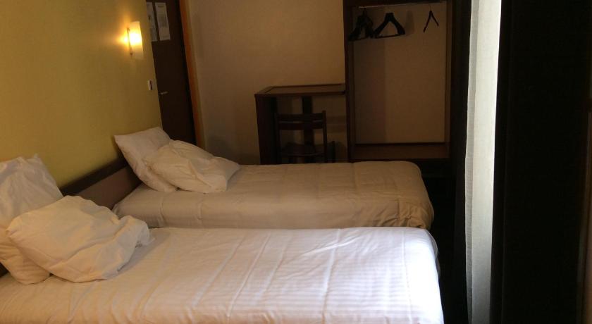 Image of Triple Room 2
