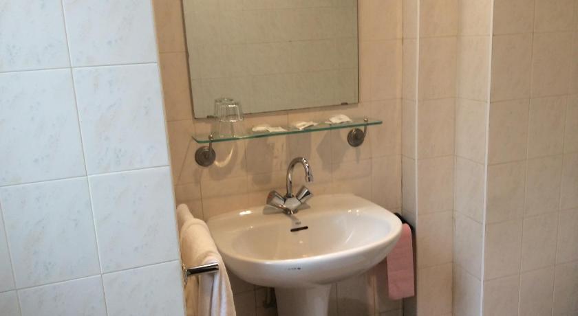 Image of Twin Room 14