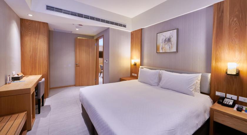 Image of Japanese Western Style Room for 5 People 9
