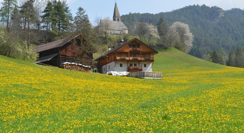 Fallerhof — Hotel in Funes