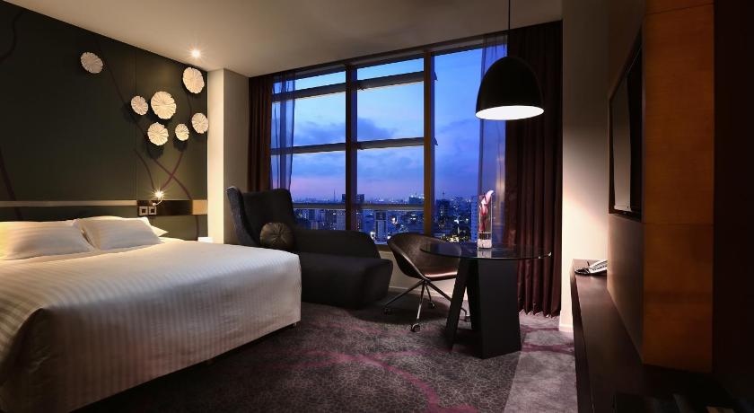 Image of Superior 1 King Bed 1