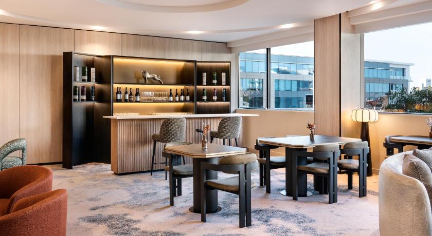 Image of Pacific Club Room 10