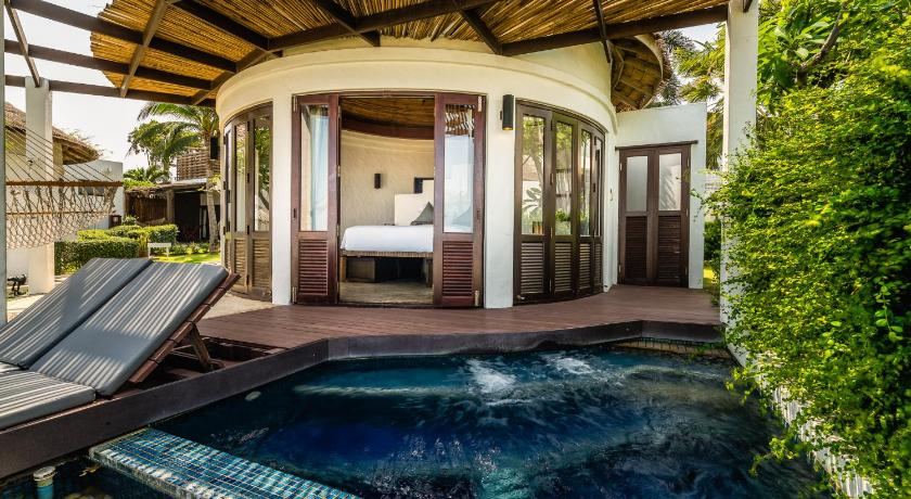 Image of Beachfront Pool Suite 5