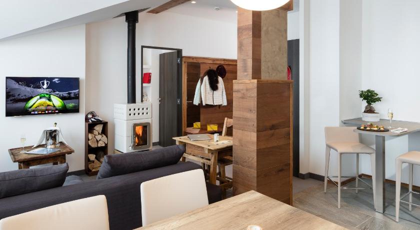 Image of Two-Bedroom Deluxe Suite - Cozy Home 13