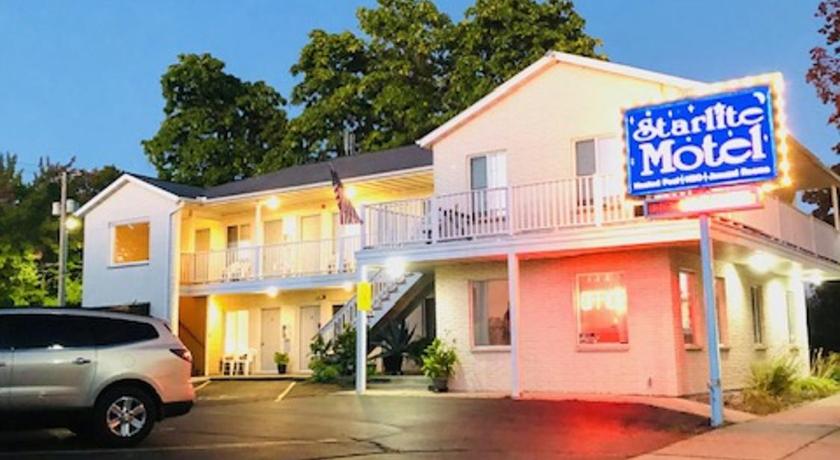 ウィスコンシン・デルズ Starlite Motel 2つ星 宿泊施設 プール