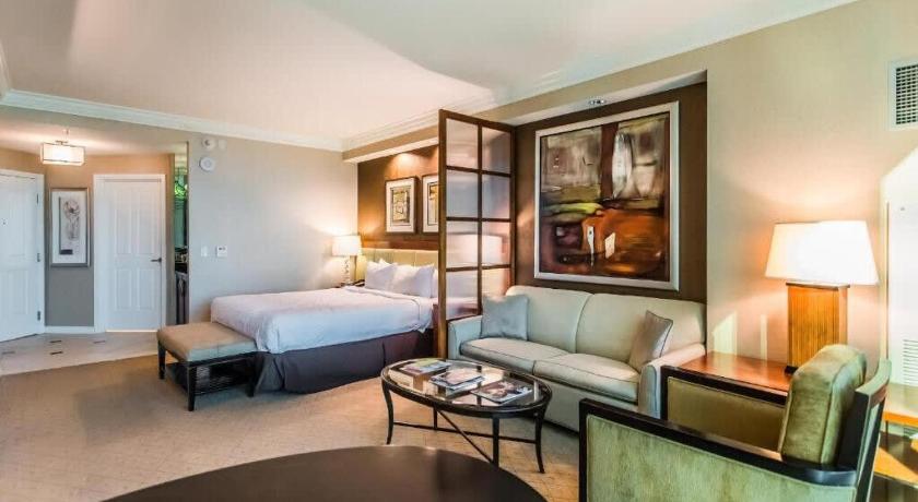 Las Vegas Stunning MGM Studio Strip View 26611 4-Star Accommodation suite