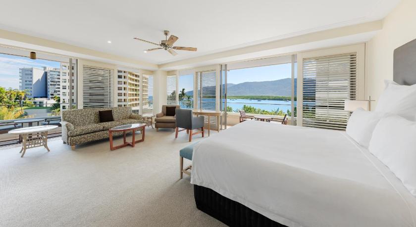 รูปของPremium Junior King Suite Water Views 1 King Bed With Double Spa 0