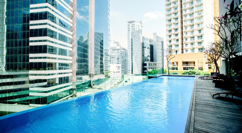 a large swimming pool in front of a large building, VERDANT HILL HOTEL KUALA LUMPUR in Kuala Lumpur