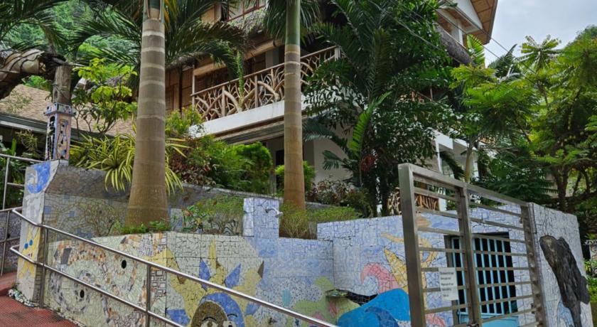 Lokal Home Hostel