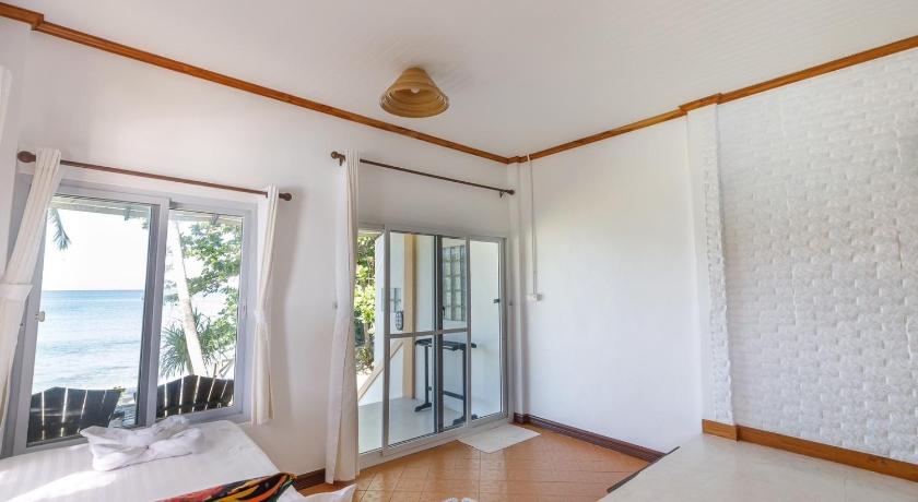 Image of Beachfront Triple Room 15