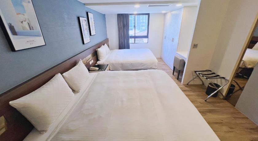 Bonjour Hotel - image 19