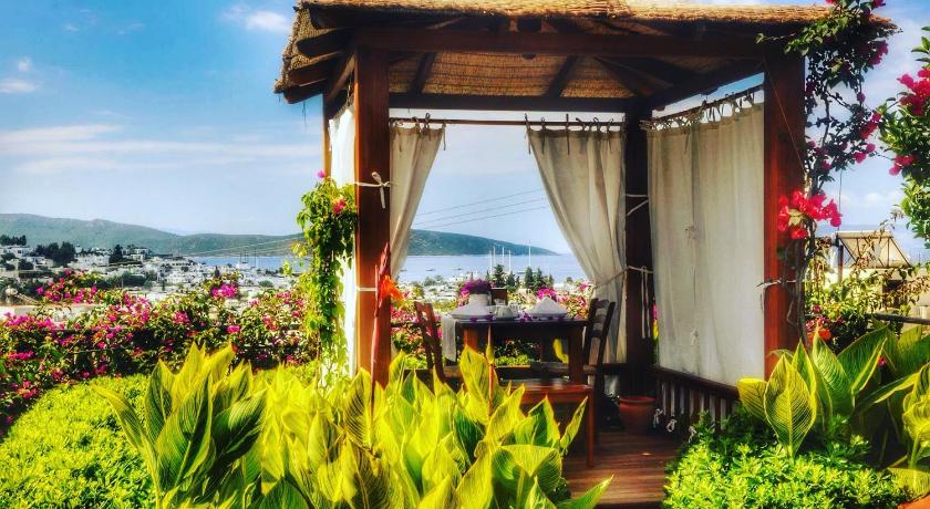 El Vino Hotel & Suites - image 13