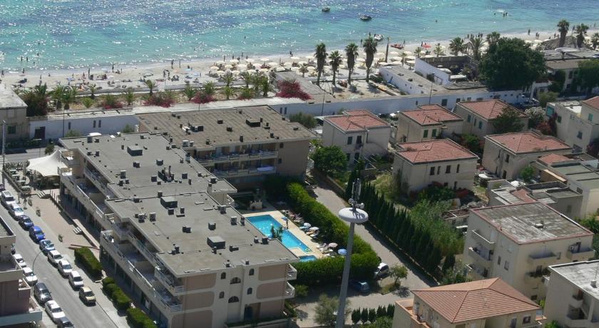 Residence Buganvillea — Hotel in Alghero