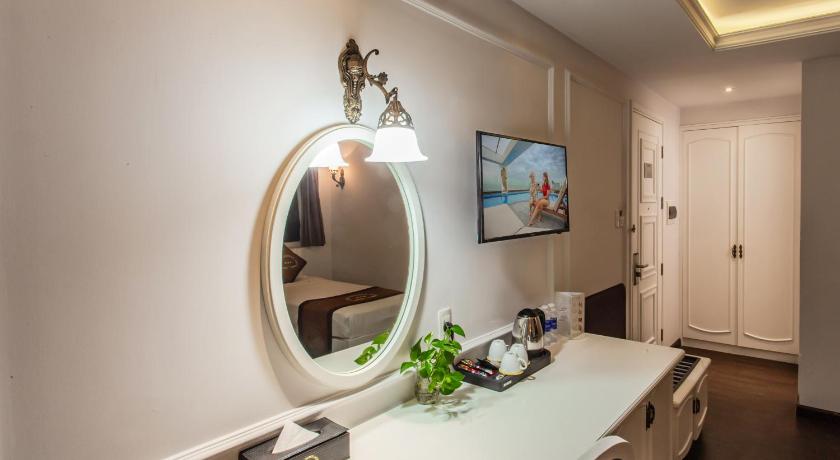 Image of Deluxe Triple Room 8