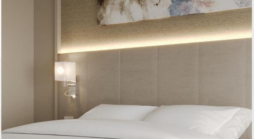Image of Superior King Room - Non-Smoking 6