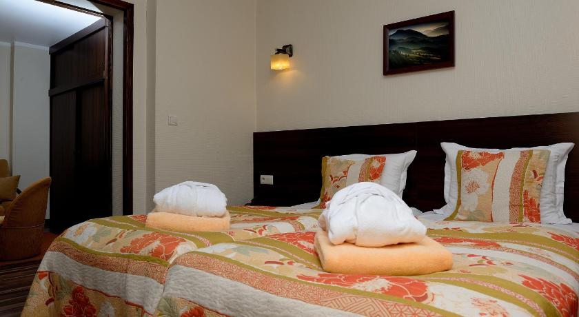 Image of Studio (3 Adults) 0