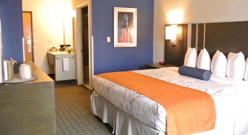 GuestHouse Inn and Suites Lexington