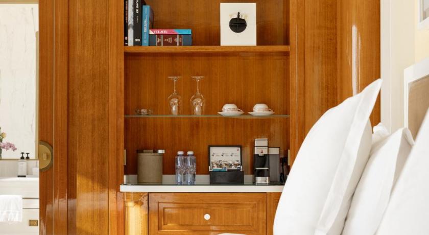 Image of Four Seasons Room Two Twin beds 8