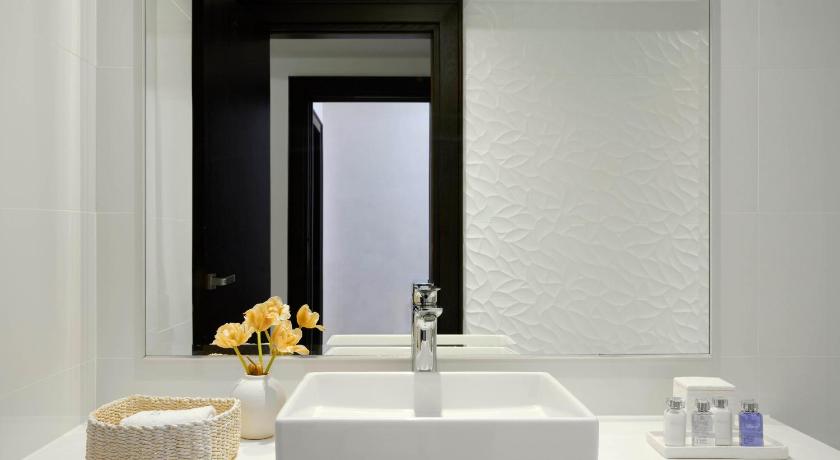 Image of Standard Suite 13