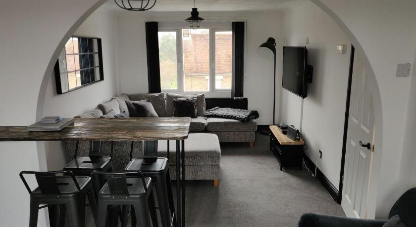 Riverside Park Penthouse Apartment In St Neots