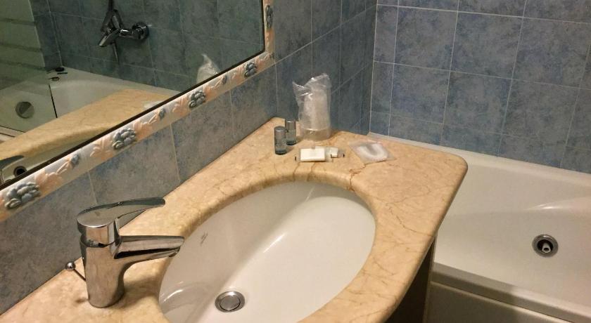 Image of Triple Room 8