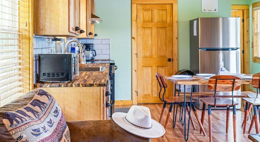 卡顿 (TN) Lovely Tiny Cabin A Bearly Adventure! 3星级 住宿 景观