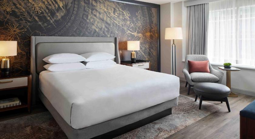 Szoba king-méretű ággyal a felsőbb szintek egyikén (1 King Bed High Floor) fotója 1