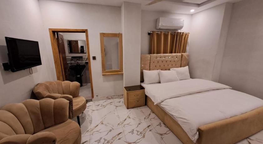 Hotel Crown Palace - image 10