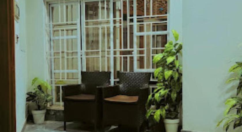 Hotel Crown Palace - image 7