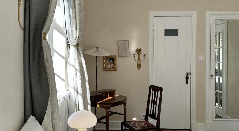 Shanghai Hills& Art Suite 15 - image 8