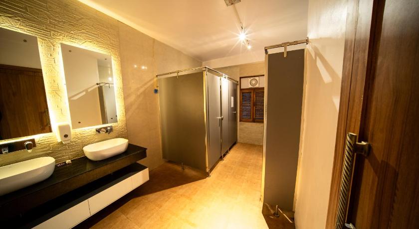 Image of 12-Bed Mixed Dormitory Room 2